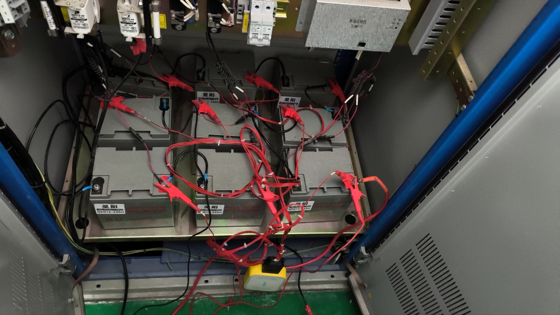 DC110V放电试验现场一