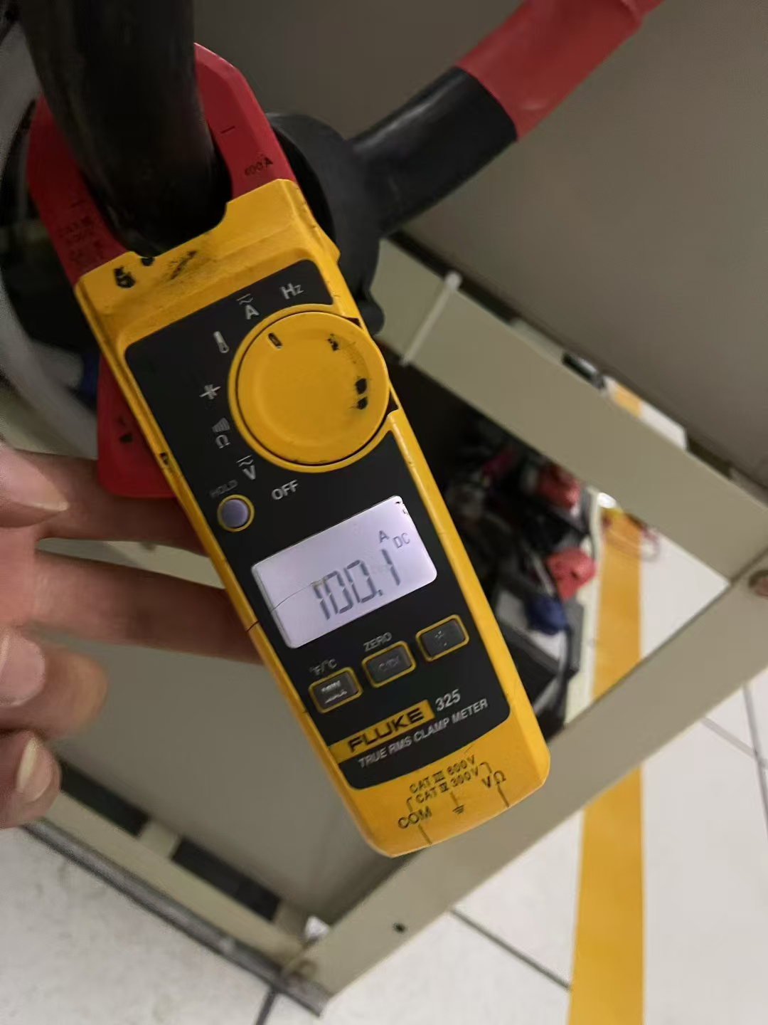 500V100A放电仪数据中心试验现场